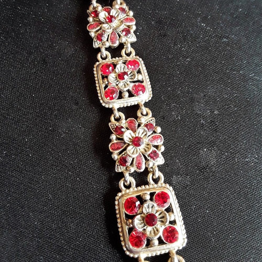 💖Vintage Ruby Red Crystal & Gold Bracelet💖